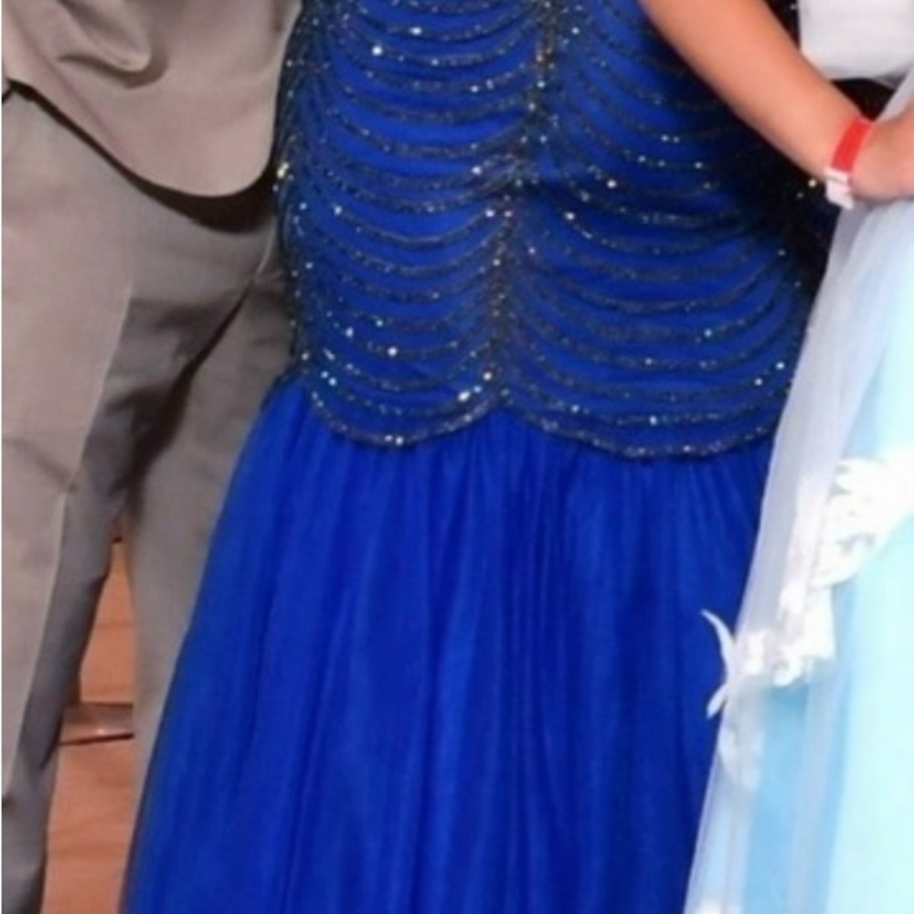 Elegant Blue Evening Gown
